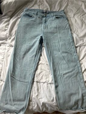 Light Wash Women's Straight-Leg Jeans — Unbranded